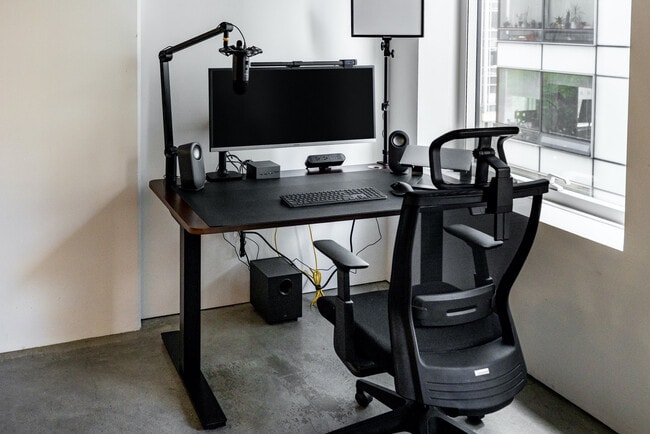 Building Photo - 18 10th St