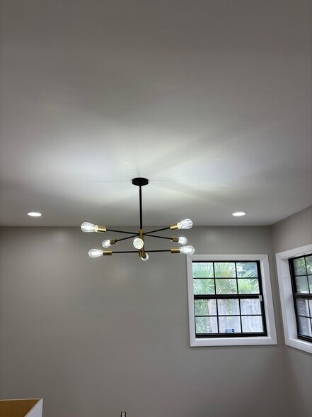 Building Photo - 2706 Canary Dr