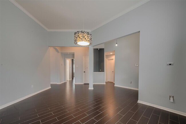 Building Photo - 311 N Esplanade Ln