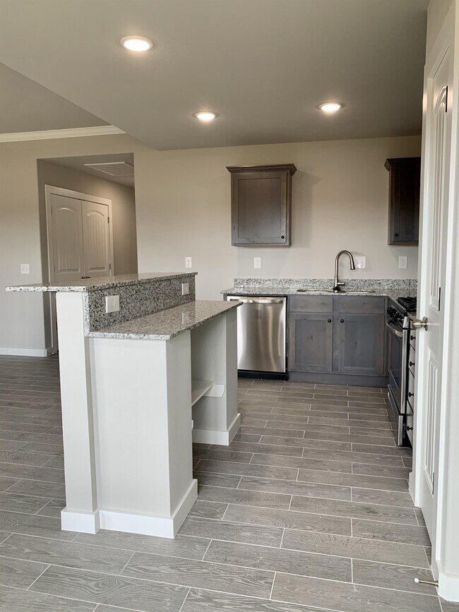 Building Photo - 442 Rama St