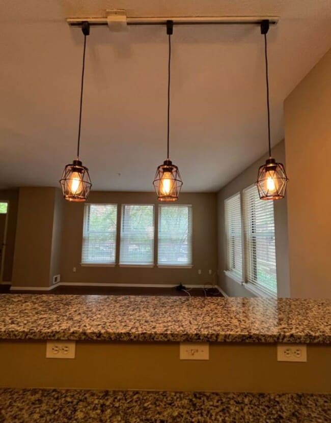 Building Photo - Stylish North Loop Living for $3,499/month...