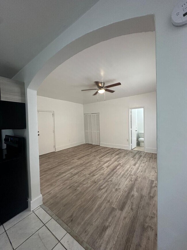 Building Photo - Amazing Apt next to the Park!