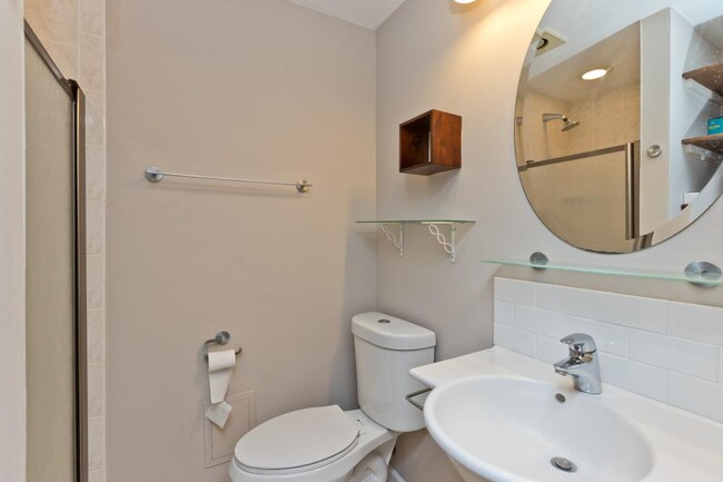 Building Photo - 1 bedroom in Chicago IL 60613