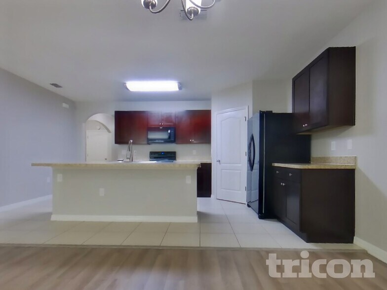 Building Photo - 2449 Valhalla Dr