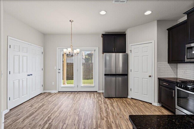 Building Photo - 9703 Sunny Swan Ct