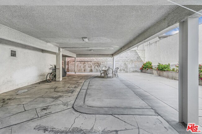 Building Photo - 1812 N Gramercy Pl