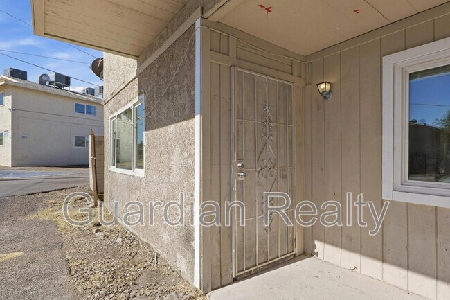 Building Photo - 801 N Major Ave