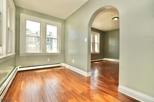 Building Photo - 39 Unity Ave