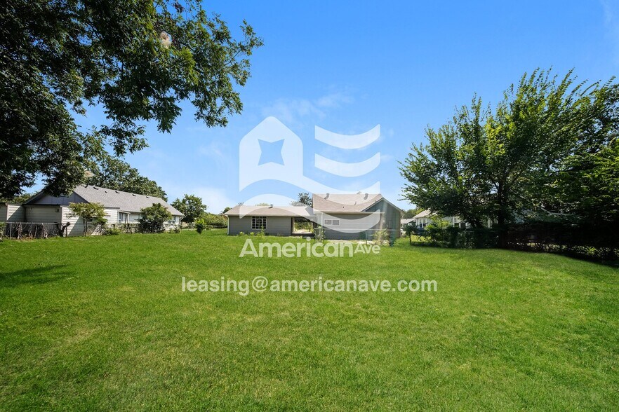 Building Photo - 225 E Himes St