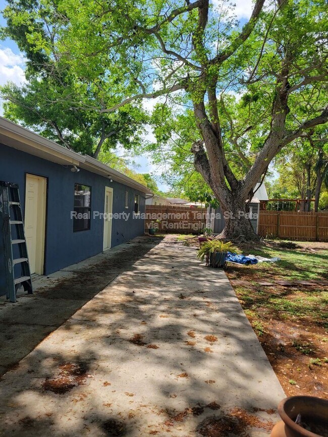 Building Photo - 4311 S Thatcher Ave