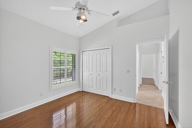 Building Photo - 8401 SE Ketch Ct