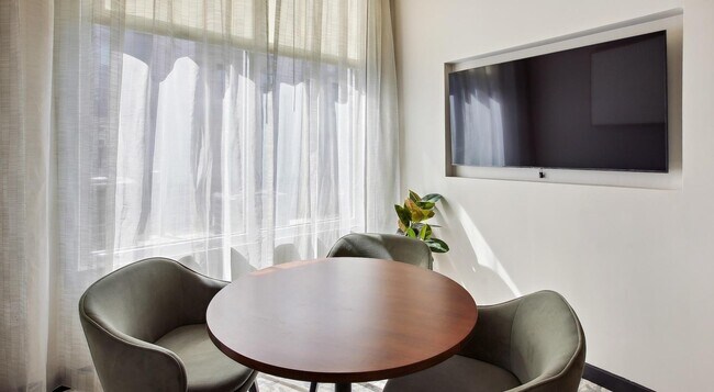 Building Photo - 14015 Univ Pass