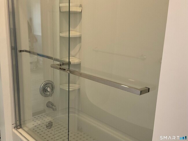 Building Photo - 13 Alger St