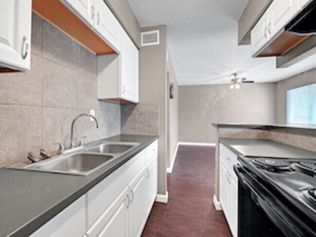 Building Photo - 3031 Sumpter St