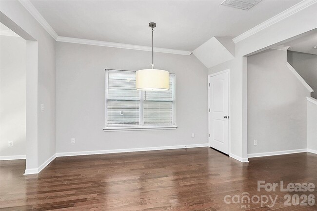 Building Photo - 8116 Dumphries Dr