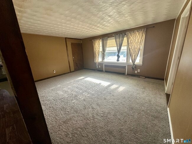 Building Photo - 448 Tudor St