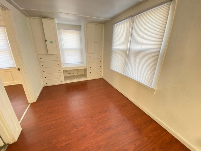 Building Photo - 809 Kingsley St