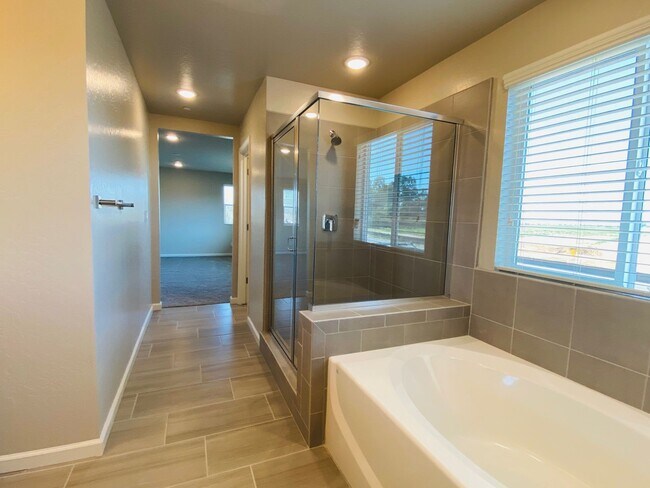 Building Photo - COMING SOON! $2,750 Ashlan & Highland, 4 B...