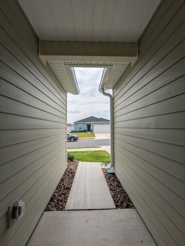 Building Photo - Beautiful newer-construction 4-bedroom, 3-bath home located in Trailhead Landing