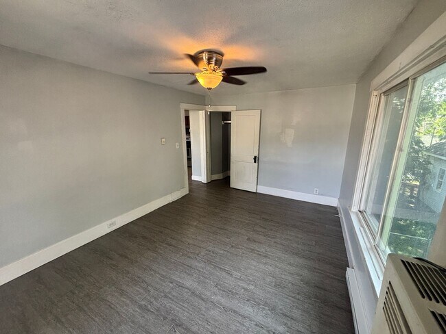 Building Photo - Upper 2 Bedroom Unit of Duplex
