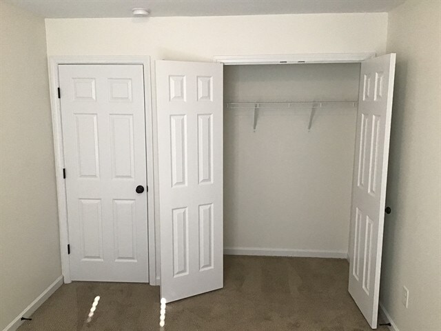 Building Photo - 708 White Oak Dr