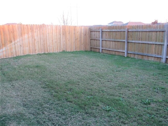 Building Photo - 102 Hidden Springs Dr