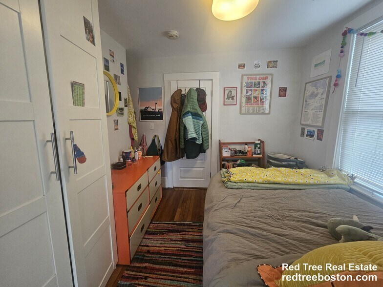 Building Photo - 7 Riverside Pl