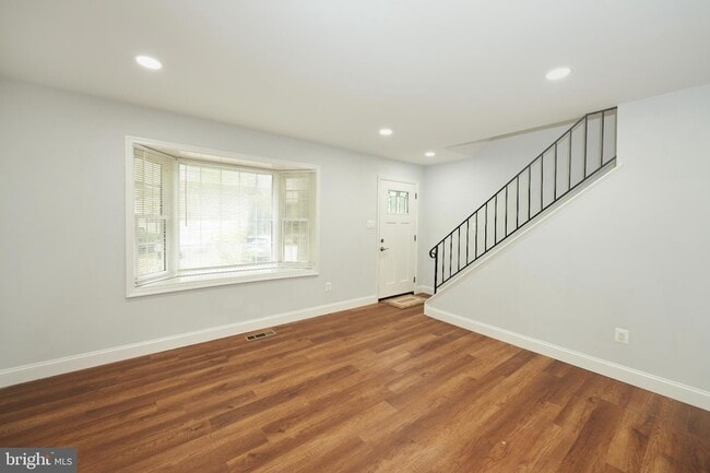 Building Photo - 9900 Kingsbridge Dr