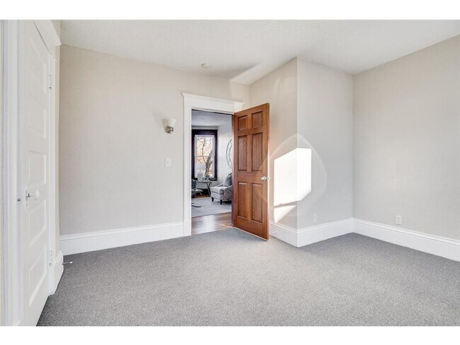 Building Photo - Available NOW!!  3 Bedroom Upper Level Dup...