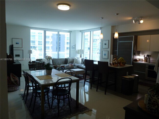 Building Photo - 1100S S Miami Ave