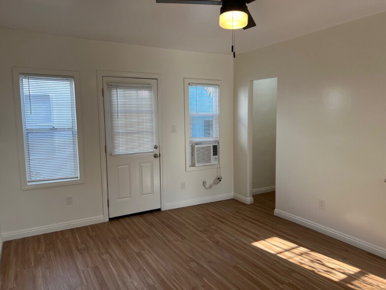 Building Photo - 1114 4/5 Tamarind Ave