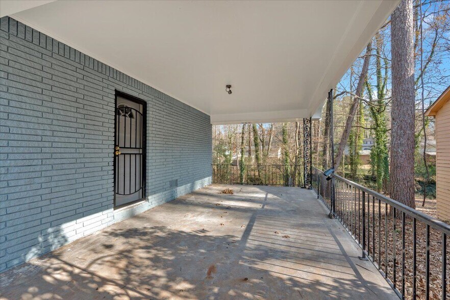 Building Photo - 2080 Bluffton Way