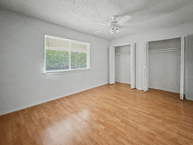 Building Photo - 5630 Brookview Ct