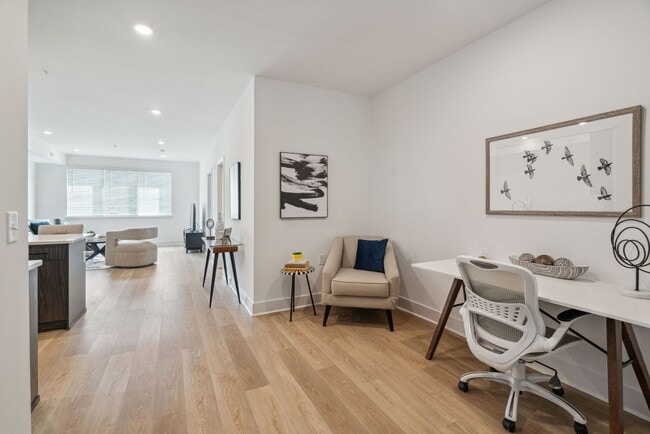 Interior Photo - 1419 W Grange Ave