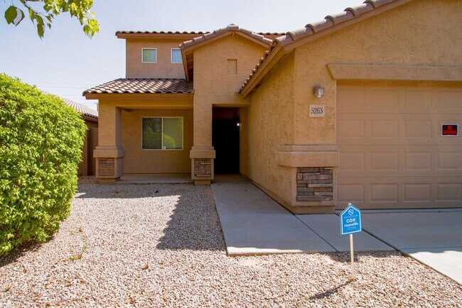 Building Photo - 5263 E Silverbell Rd