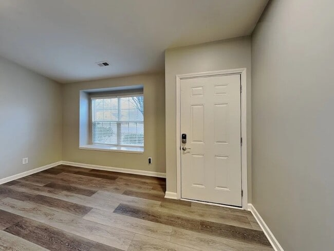 Building Photo - 302 Graham Meadow Dr