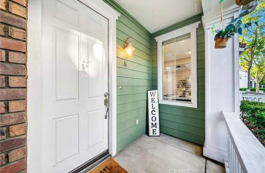 Building Photo - 16 Shelburne St