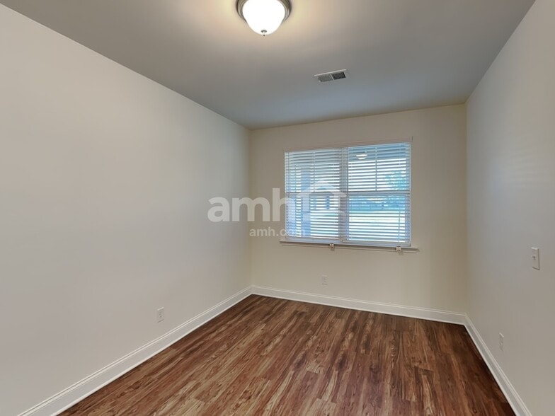 Building Photo - 421 Levon Ct