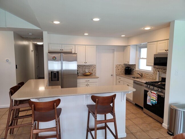 Building Photo - 5206 Ocean Dr S