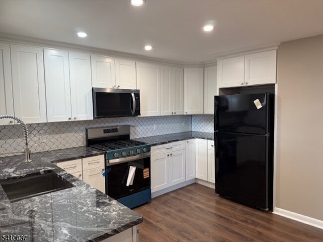 Building Photo - 138 Ellen St