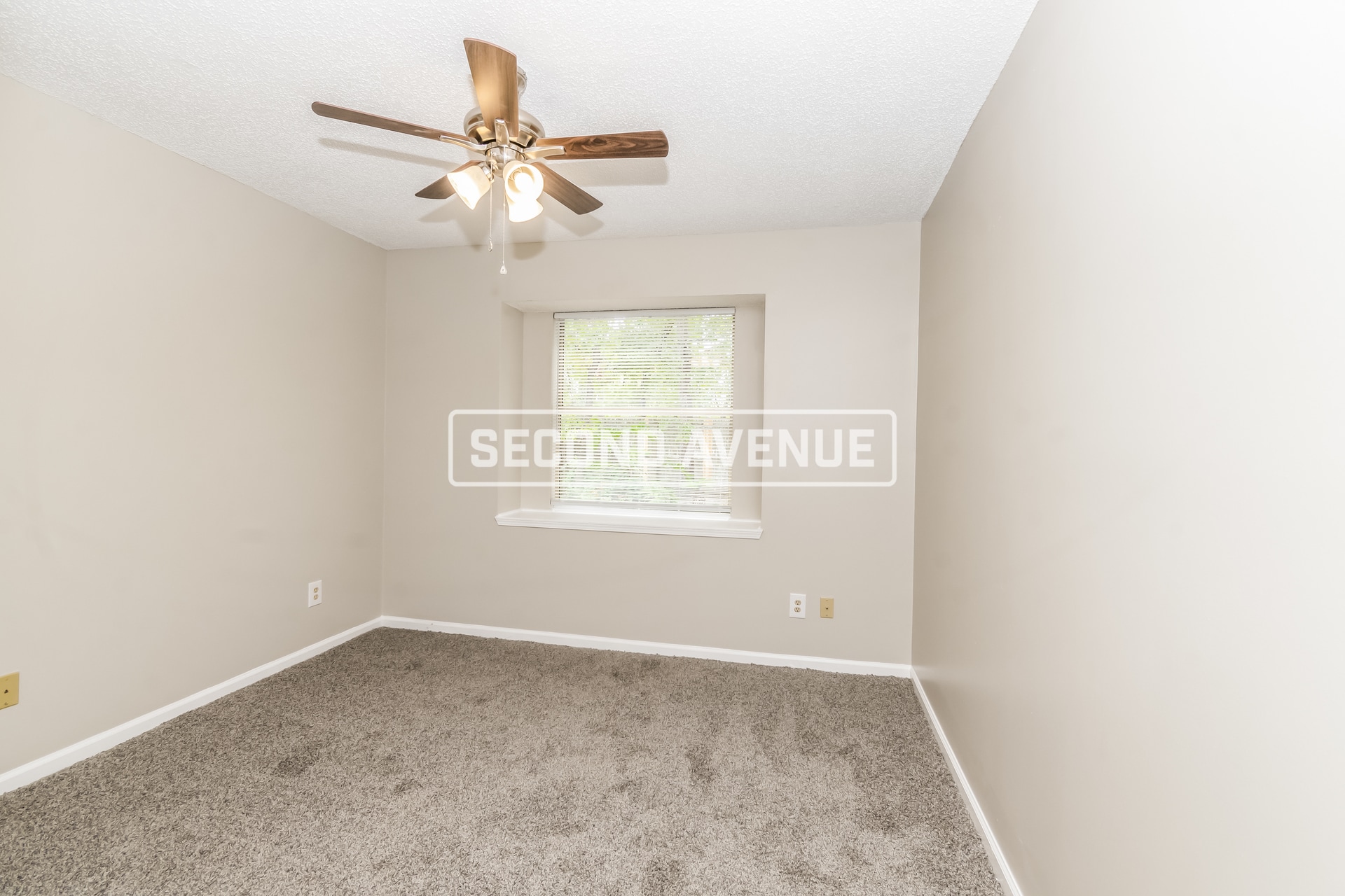 Building Photo - 8544 Echoridge Ct