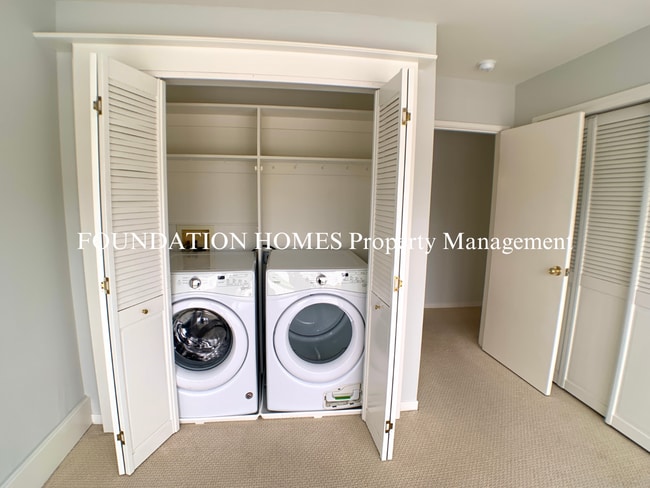 Building Photo - Sun Drenched Waterfront Shelter Bay Penthouse- Pool- Tennis - FOUNDATION