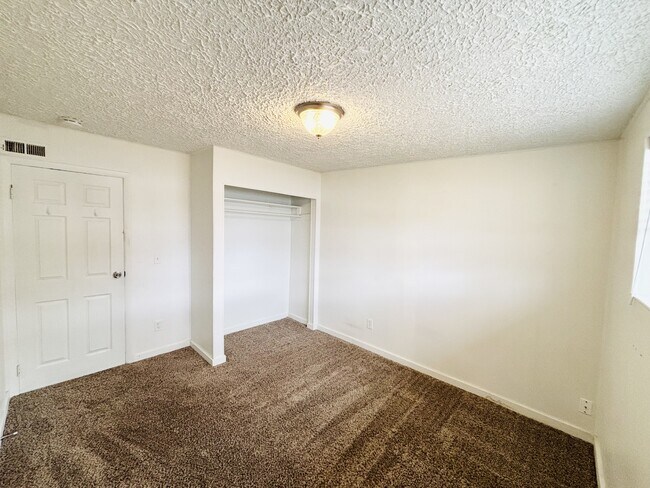 Building Photo - 13413 Minuteman Dr