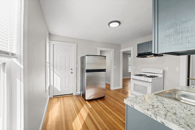 Building Photo - 40 Ripley Rd