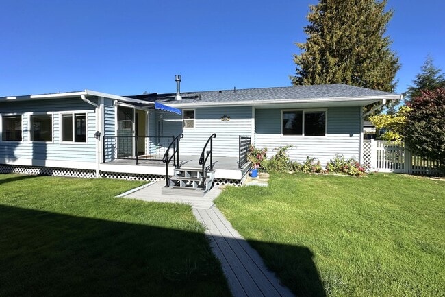 Building Photo - Beautiful Rambler in Gated Camaloch Golf c...