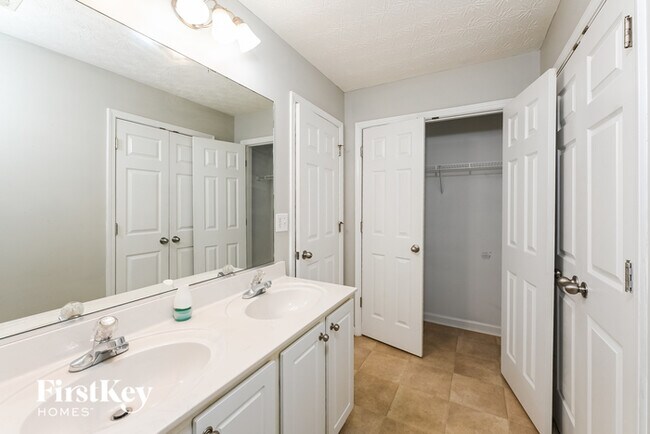 Building Photo - 1715 W Taylor Ave