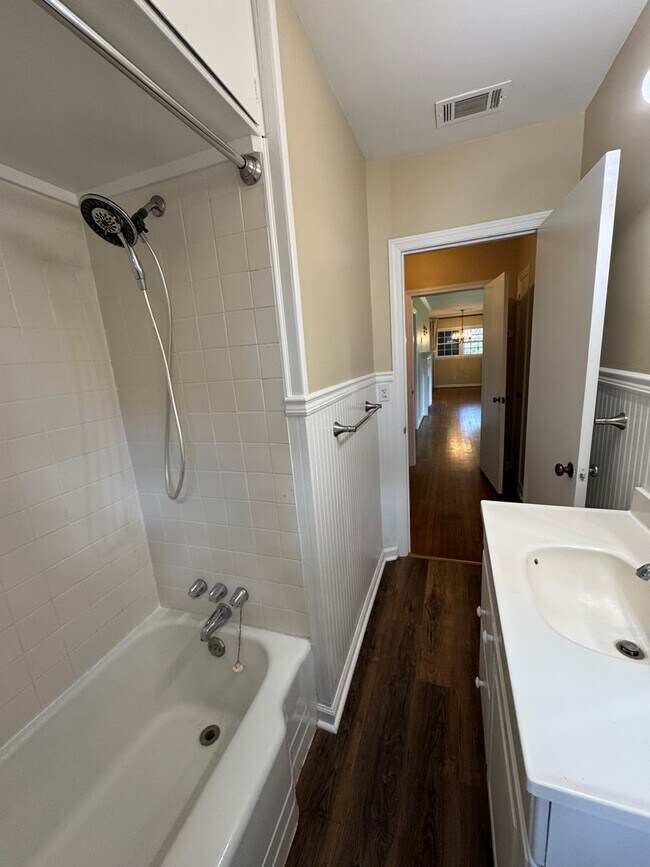 Building Photo - Cozy 2/1 Cottage in Rockridge Heights- $1,650