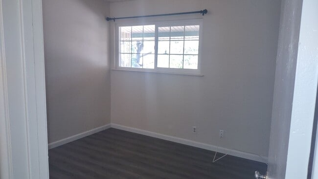 Building Photo - 5490 King Rd