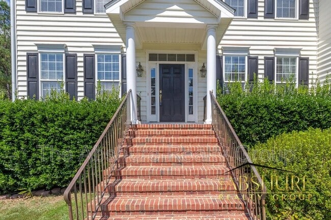 Building Photo - 1410 Fairfax Woods Dr