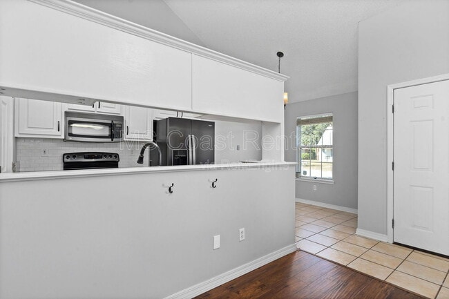 Building Photo - 12206 Breezeway Cir